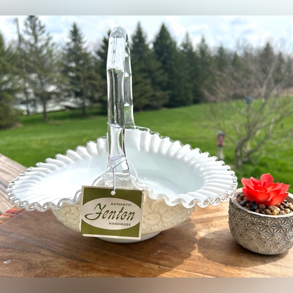 Vintage Fenton Silver Crest Style Milk Glass Ruffled Crimped Rim Lace - Picture 1 of 13